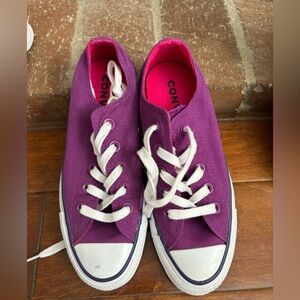 Converse new magenta Purple Canvas Sneakers with White laces women’s 5.5
